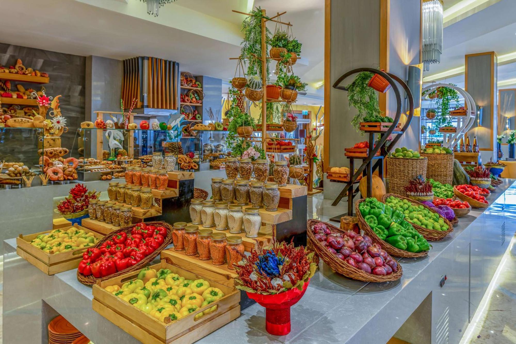 Rixos Sharm El Sheikh - Adults Only 18 Plus - Free Jennifer Lopez Concert Access July 4Th Esterno foto A buffet at a hotel