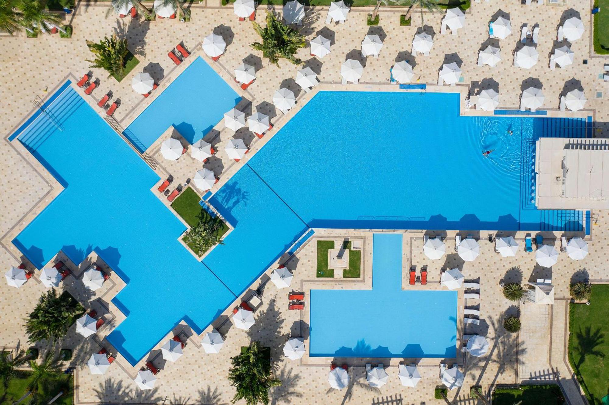 Rixos Sharm El Sheikh - Adults Only 18 Plus - Free Jennifer Lopez Concert Access July 4Th Esterno foto Aerial view of a pool at a resort in Cancun, Mexico