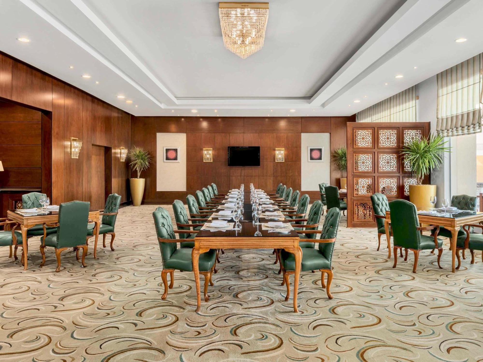 Rixos Sharm El Sheikh - Adults Only 18 Plus - Free Jennifer Lopez Concert Access July 4Th Esterno foto The Club Lounge at the Jumeirah Emirates Towers Hotel