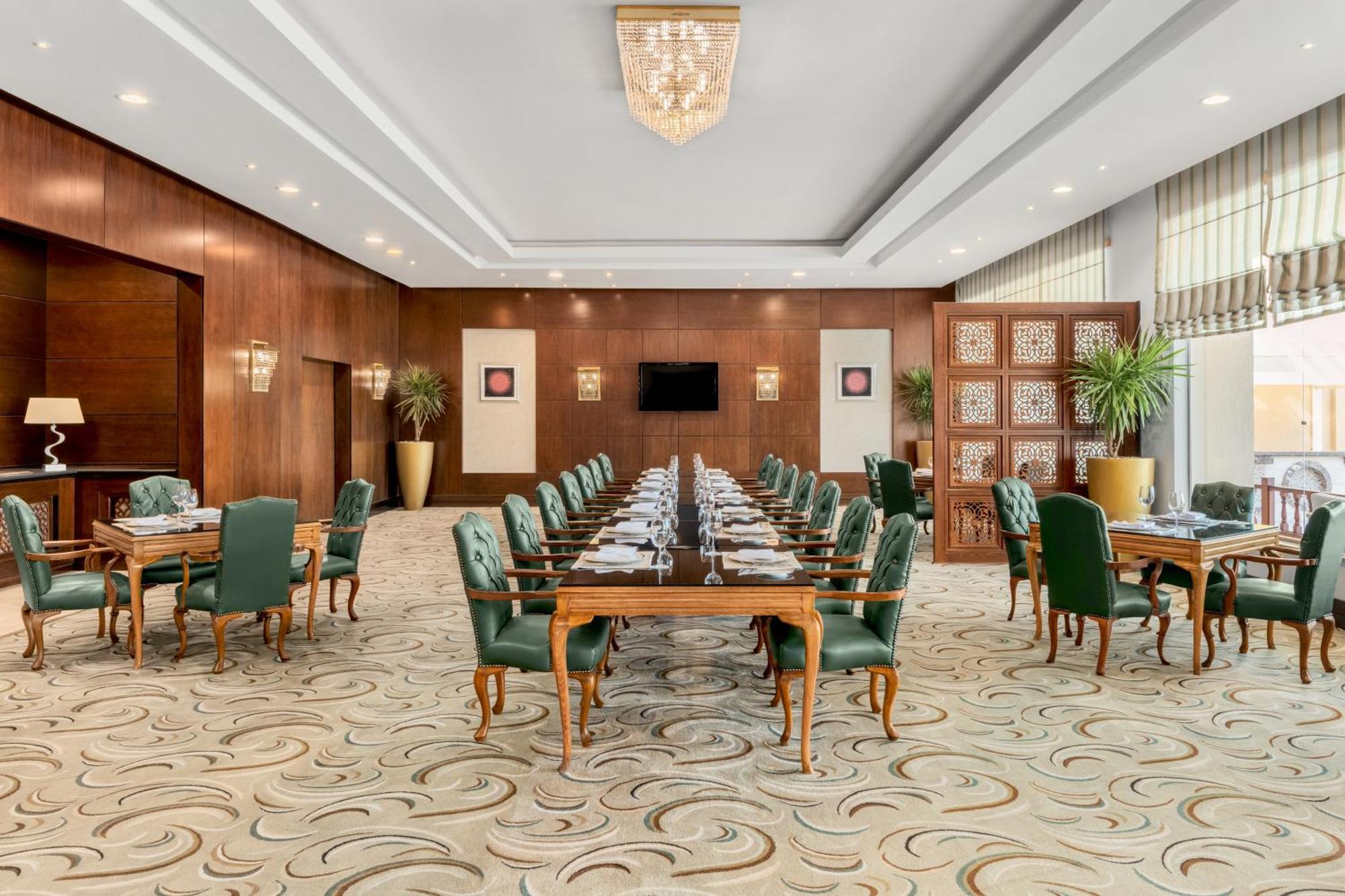 Rixos Sharm El Sheikh - Adults Only 18 Plus - Free Jennifer Lopez Concert Access July 4Th Esterno foto The Club Lounge at the Jumeirah Emirates Towers Hotel